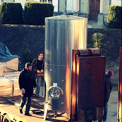 Cuves_inox_Minervois travail en famille