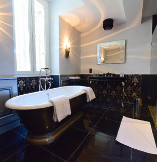 Luxueuse salle de bain de la Suite de l'architecte Riquet @B&B Château de Paraza