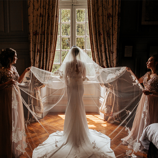 Mariage au Château de Paraza. Préparation de la mariée. Photo de Angelo Lacancellera